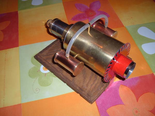 Thermoacoustic engine